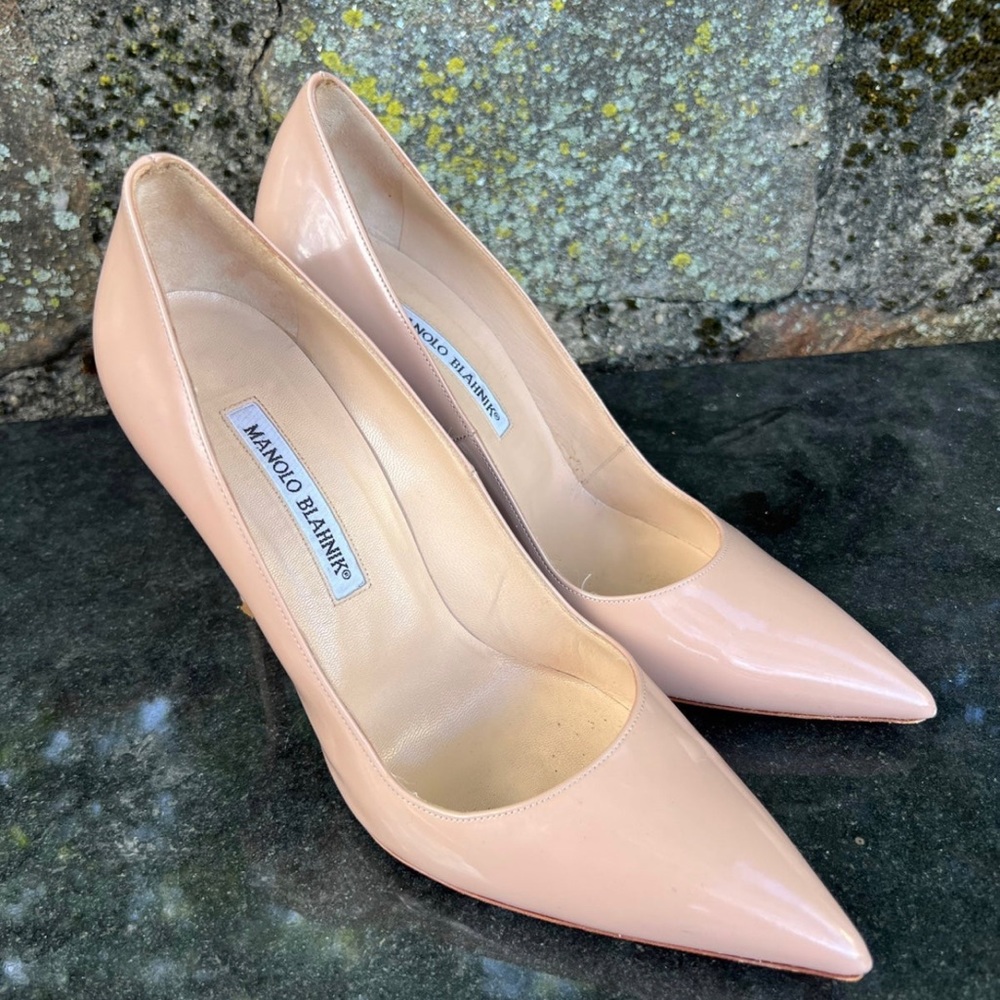 Manolo Blahnik Nude Pumps